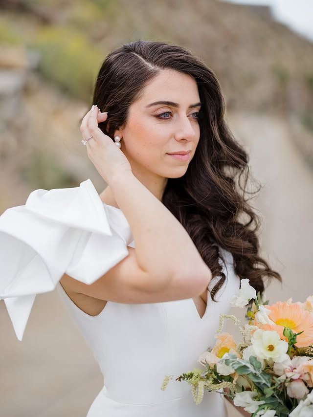 Bride with soft waves holding a pastel bouquet
