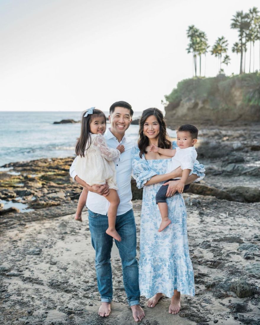 Family photoshoot on the beach with soft waves and natural makeup